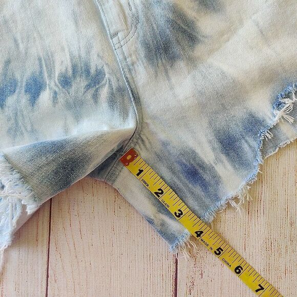 American Eagle Distressed Highest Rise Mom Shorts sz 2 - Picture 6 of 9